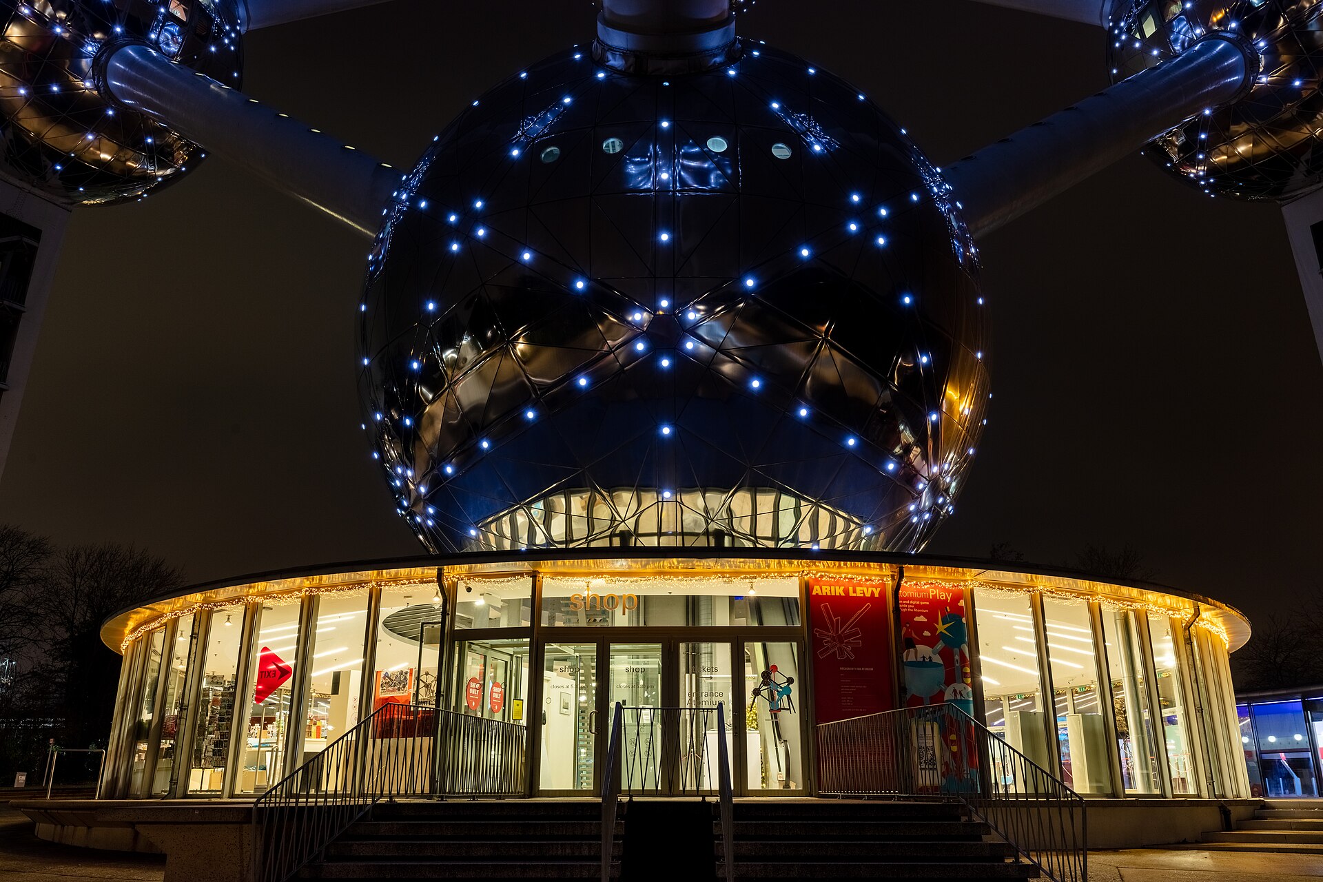 The Atomium lit at night