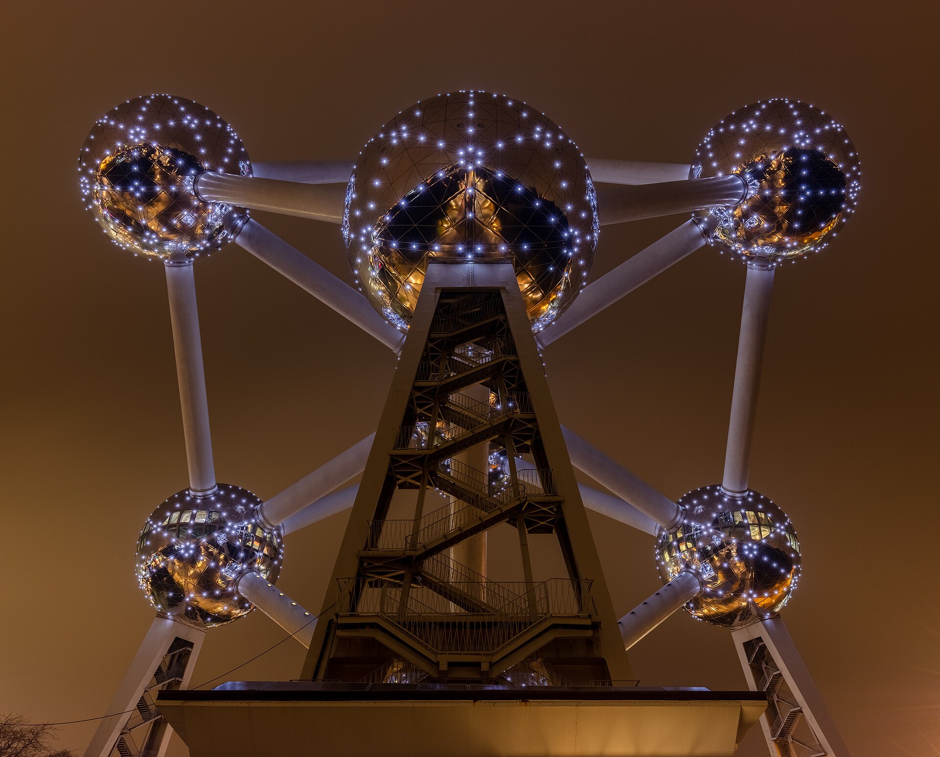 The Atomium from below