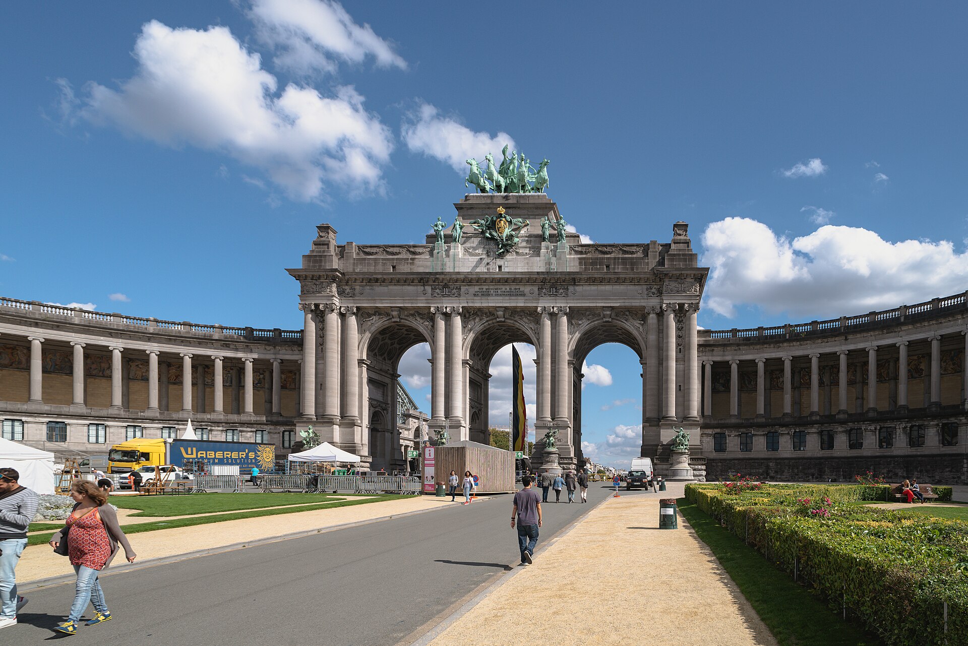 The Cinquantenaire arch and its colonnade