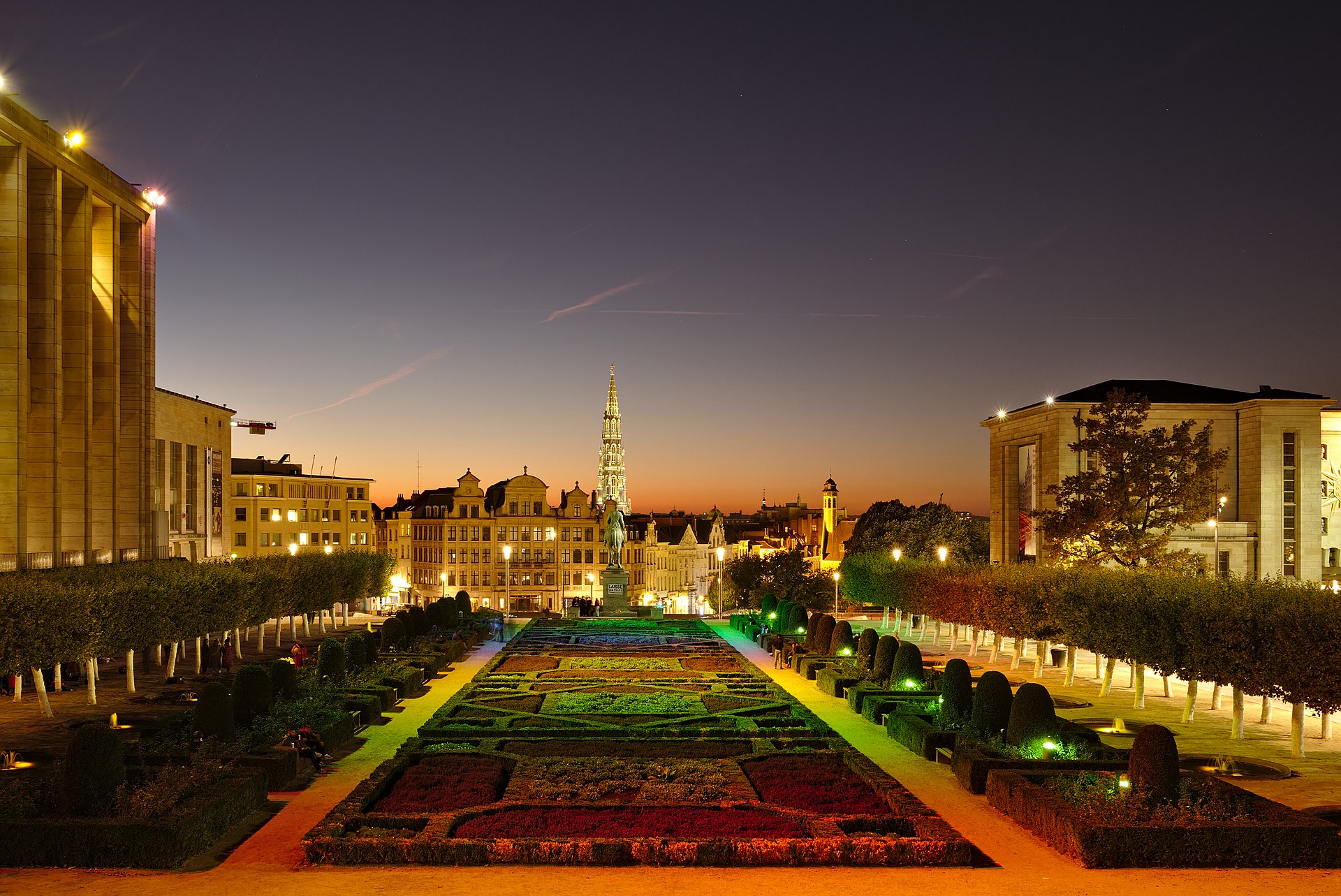 The Mont des Arts garden lit at night
